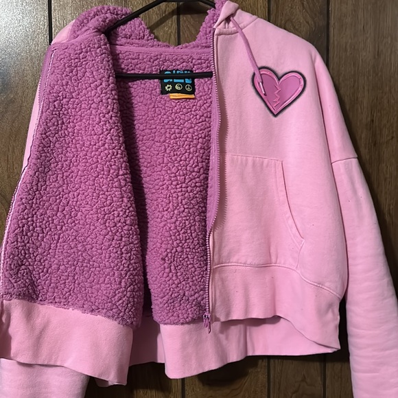 So cute crop hoddie! In pink and purple. - Picture 2 of 4
